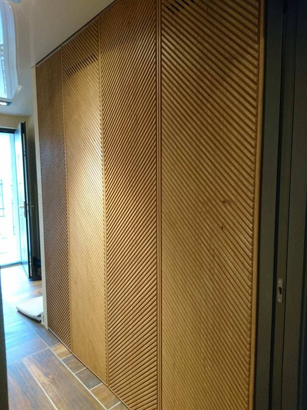 Гардероб с много оригинални врати по поръчка