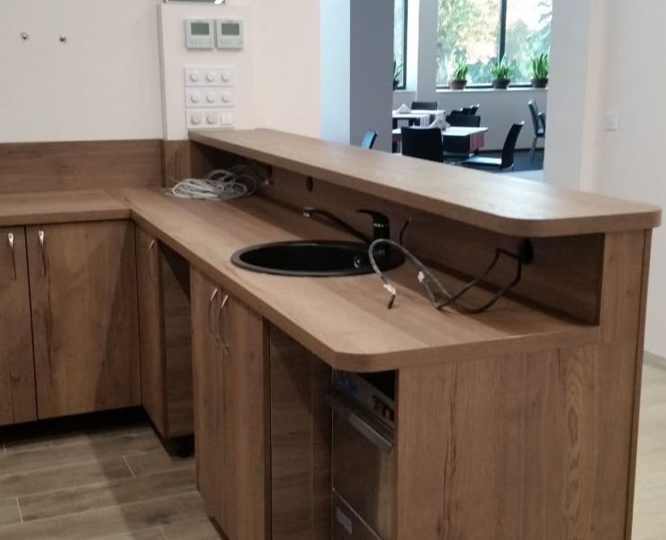 Удобен барплот с вградена мивка за ресторант по поръчка