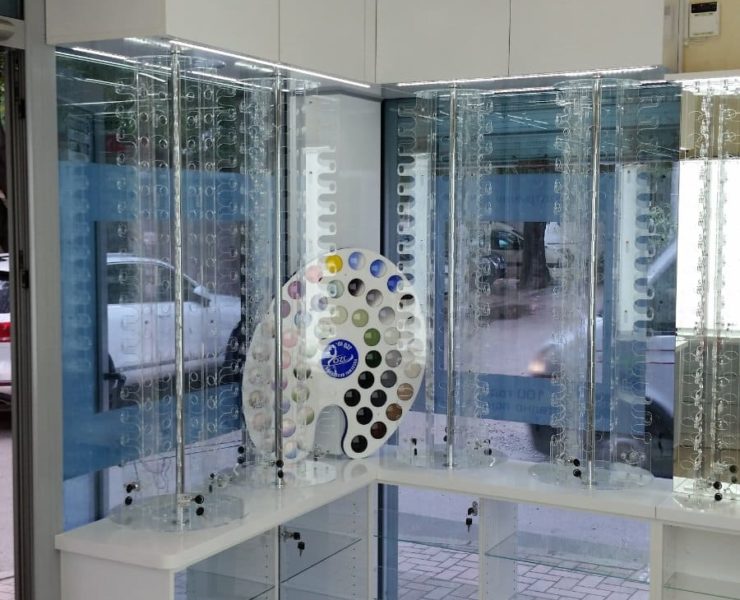 Удобна, практична витрина за очила